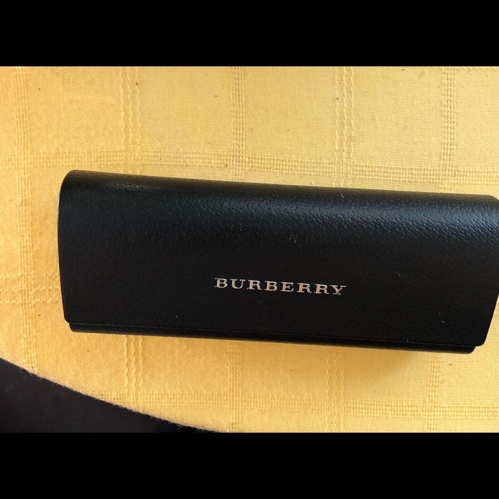 Burberry eye glass magnetic snap case - Picture 7 of 7